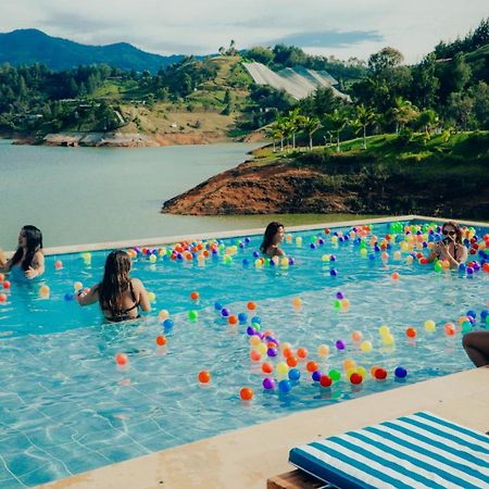 Viajero Guatape Hostel & Lake Club מראה חיצוני תמונה