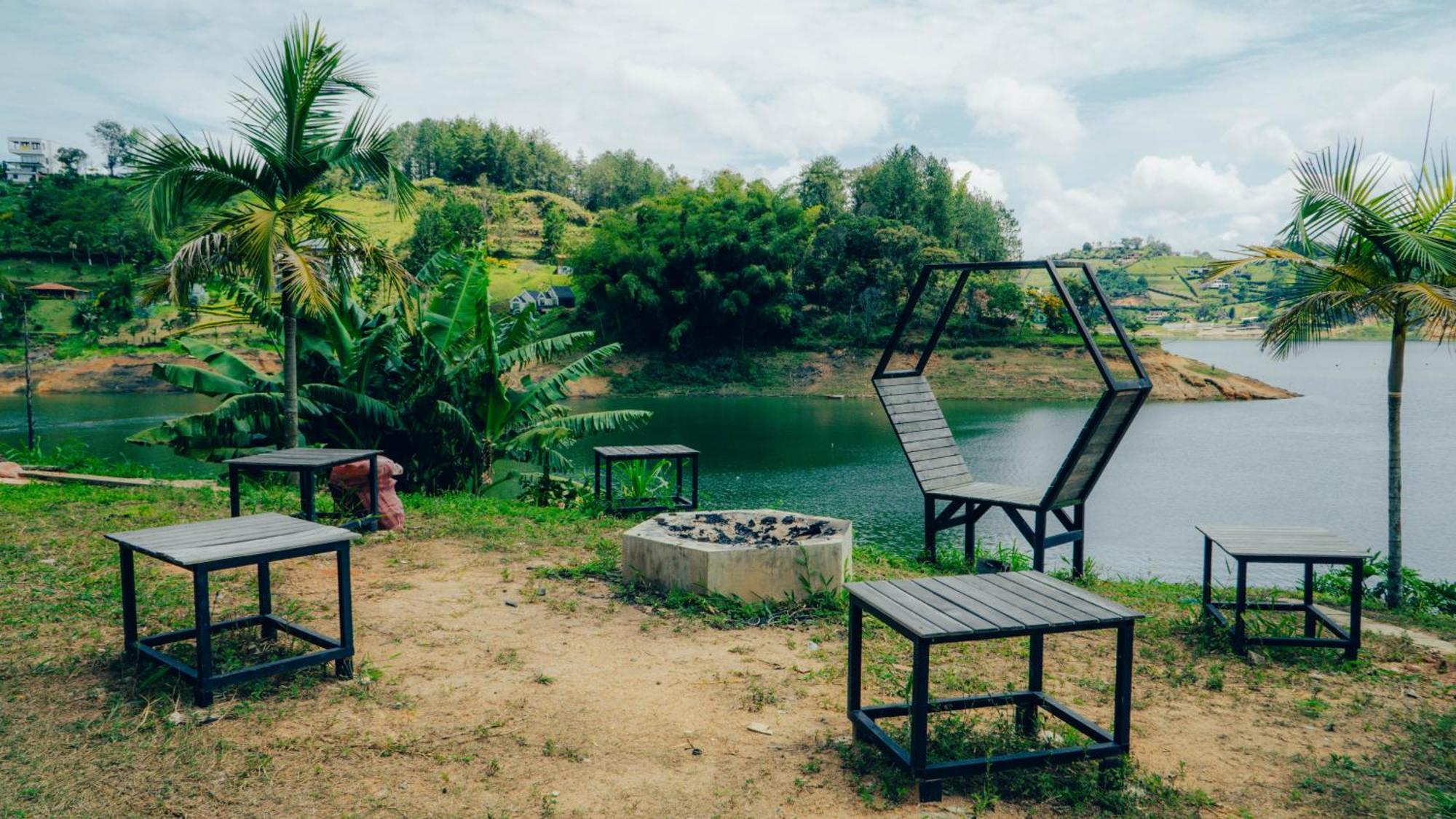 Viajero Guatape Hostel & Lake Club מראה חיצוני תמונה